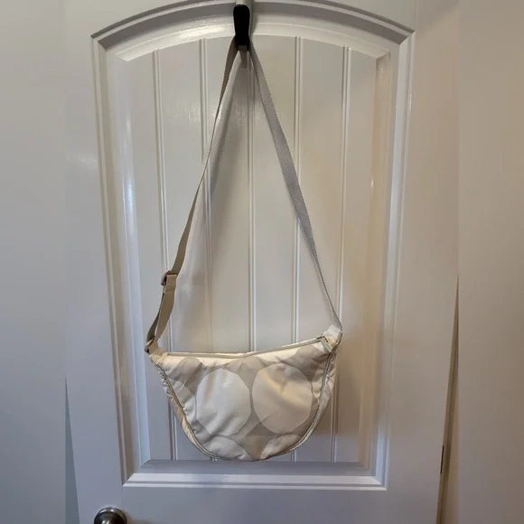 Marimekko x Uniqlo Kivet (stones) Half-moon Crossbody Bag - Picture 2 of 9